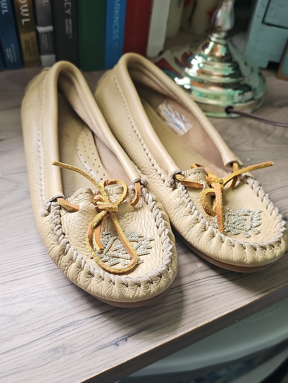 Minnetonka Beige Leather Moccasin Loafers with Bow